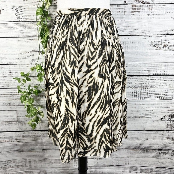 Talbots Skirt size 10 Black Gold Tiger Knee A Line Pleated Modest Career Church - Picture 1 of 10